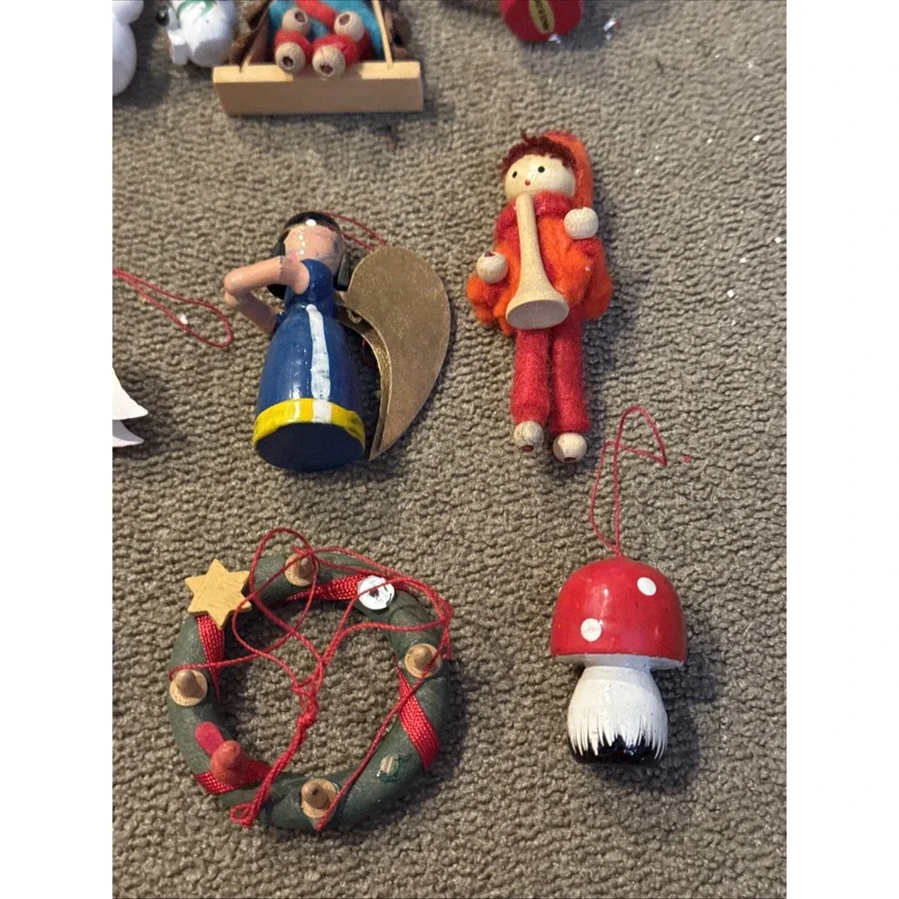 Vintage Lot of 33 Miniature Wooden Christmas Tree Holiday Ornaments (TD)